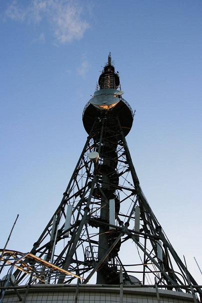 電視塔架拆除施工環(huán)境復雜下的拆除方法？