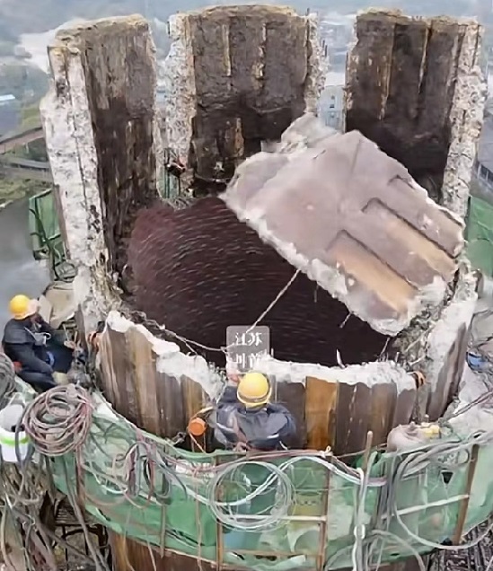 貴州煙囪拆除公司:水泥煙囪人工拆除的優(yōu)勢