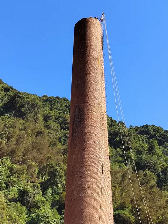 石家莊煙囪拆除公司:引領(lǐng)更加環(huán)保,高效的新拆除方式