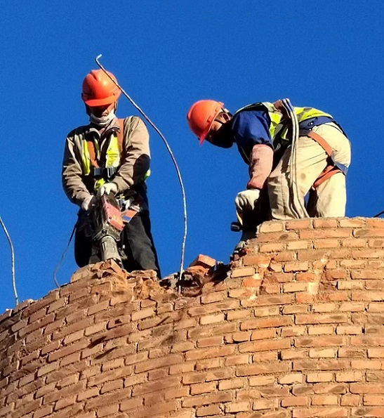 石家莊煙囪拆除公司:行業(yè)領(lǐng)先，服務(wù)周到