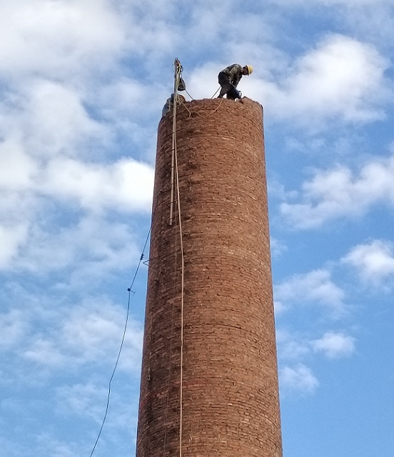 貴州煙囪拆除公司:專業(yè)技藝,讓拆除變得更安全環(huán)保
