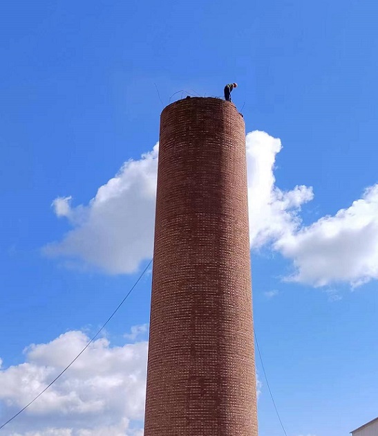 石家莊煙囪拆除公司:專業(yè)團隊為您打造安全無憂拆除之旅